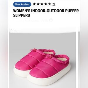 NWT 32 Degrees Women’s Indoor Outdoor Puffer Slippers Women's size M Very Berry